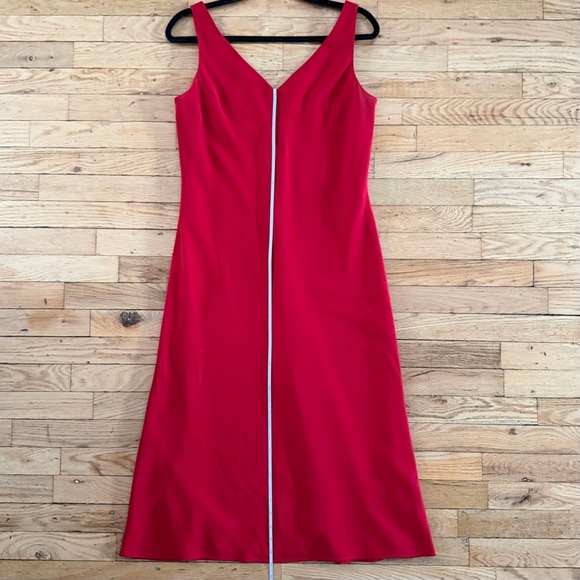 Elegant Red Sleeveless Dress - Picture 5 of 7